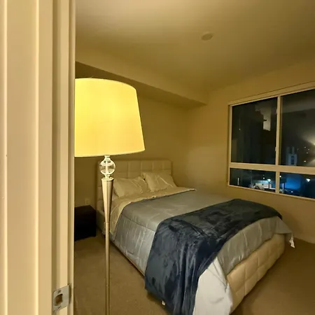 Wilshire La Brea Apartments